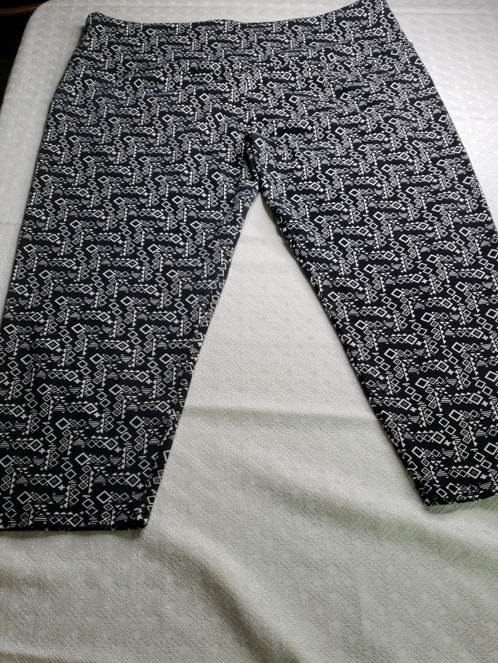 Suave Capri Leggings (Defect) REVOLUTIONARY TUMMY CONTROL